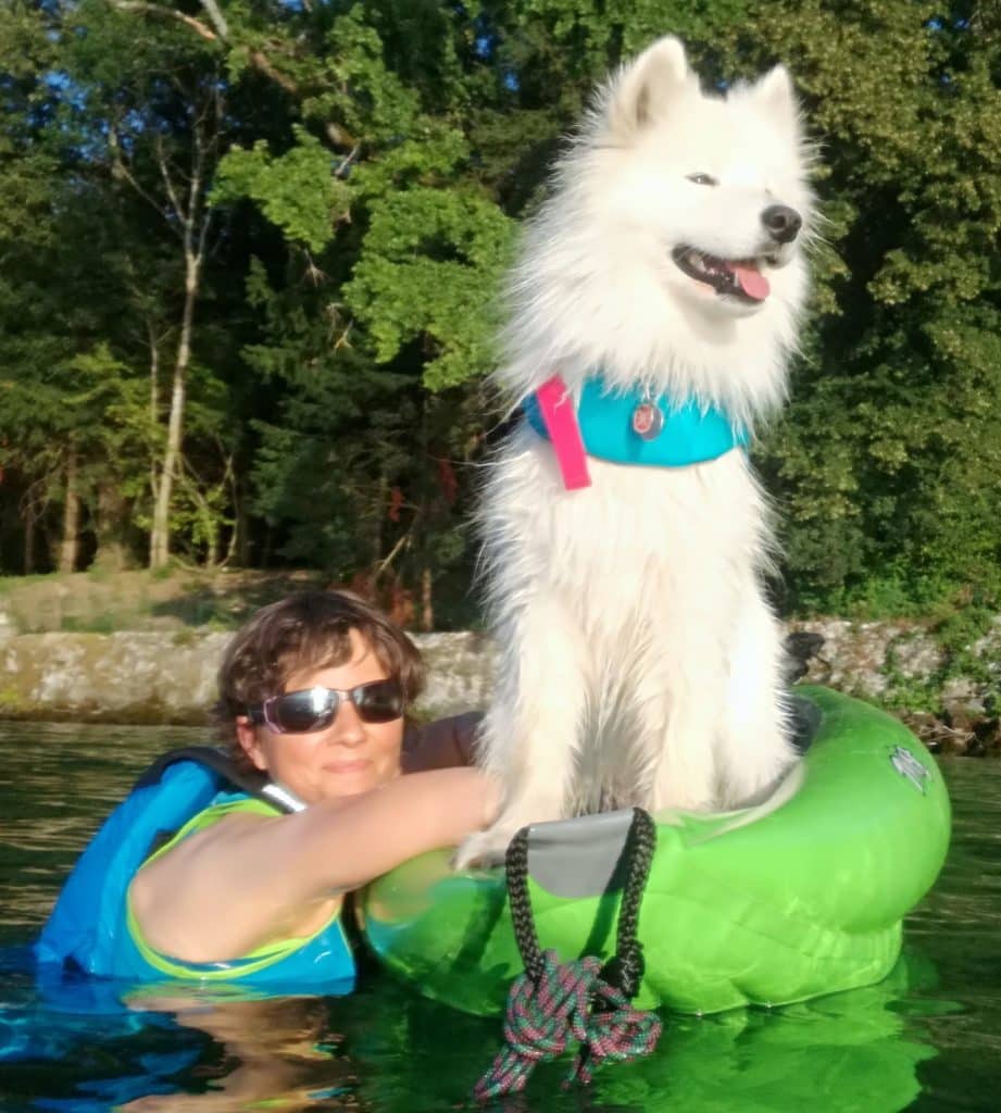 navigation en kayak avec un chien sur le lac Léman